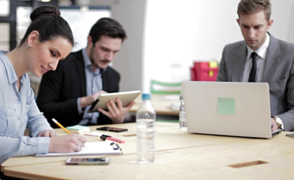 People working at SaveDesk